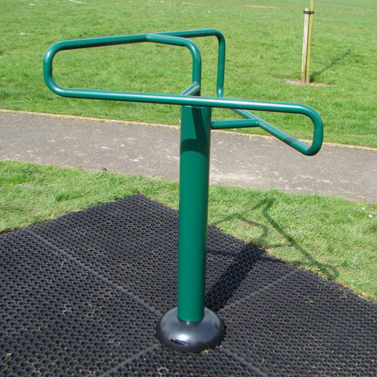 Outdoor Gym Leg Stretch